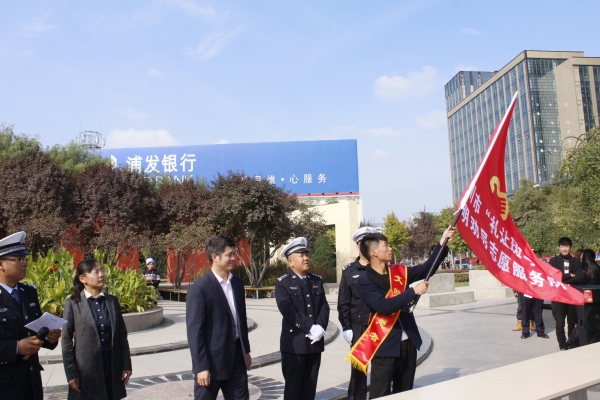成立银川市“礼让斑马线”文明劝导志愿服务队.JPG